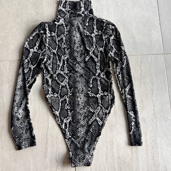 Prettylittlething Snake Print Sequin Bodysuit Size 4 - Picture 7 of 9